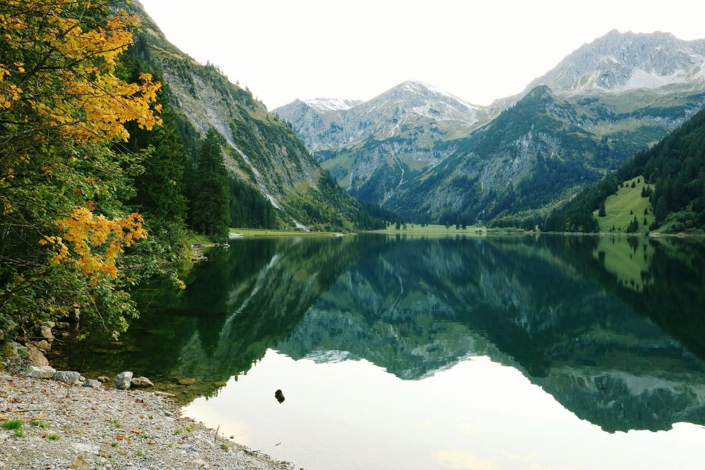 Lake-and-Mountains